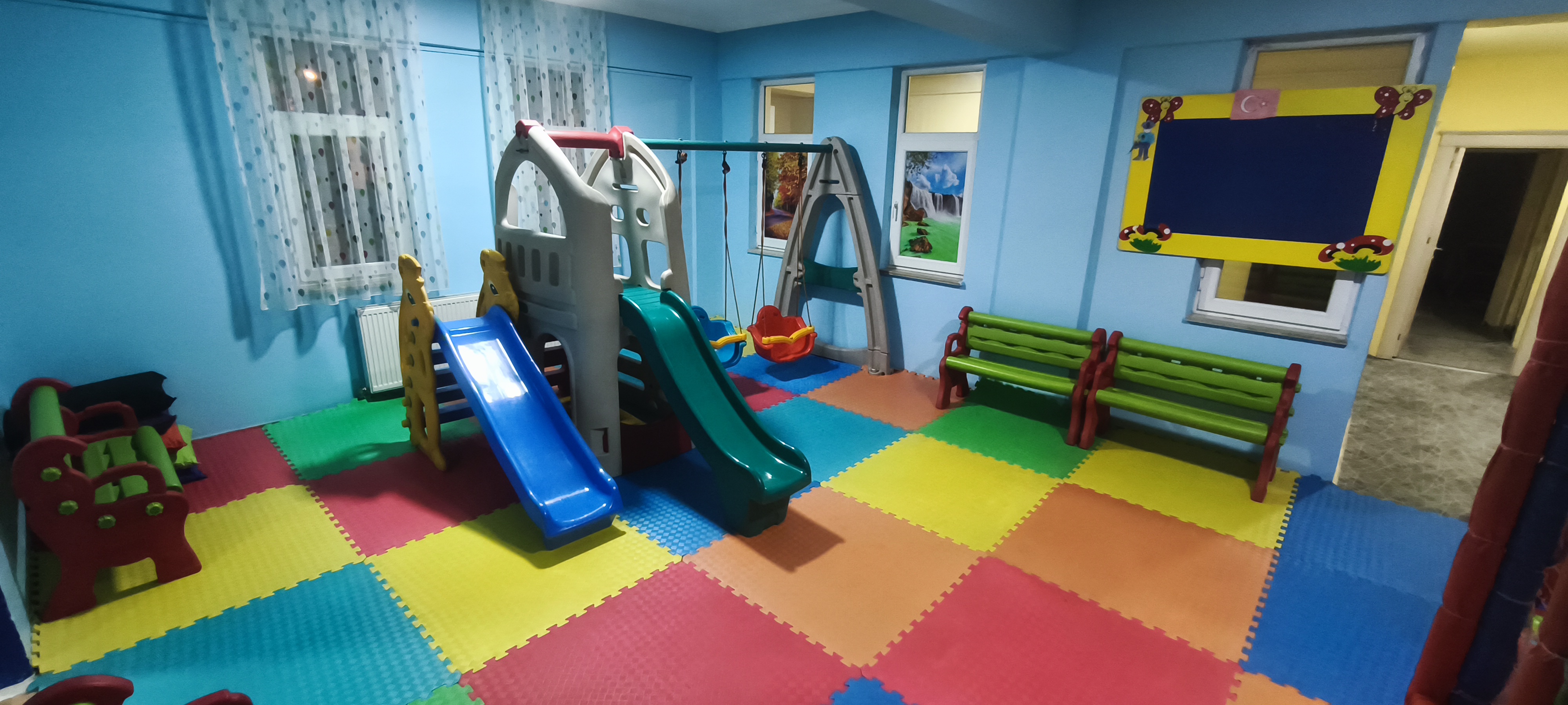 Tatvan Lale Bahçesi Oyun Merkezi Oyun Alanı